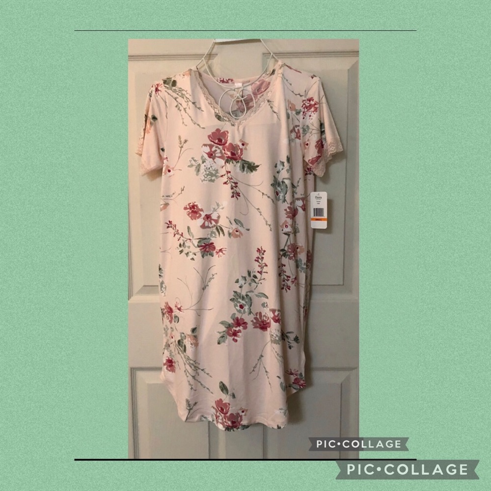 Flora by Flora Nikrooz Floral V-Neck Sleep Shirt brand New💖